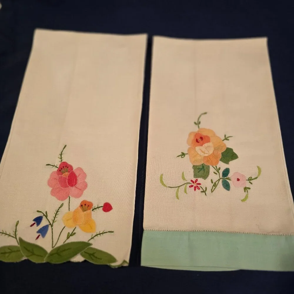 Hand Towels Set of 2 Linen Floral Applique Embroidery White Blue Pink 1950s MCM